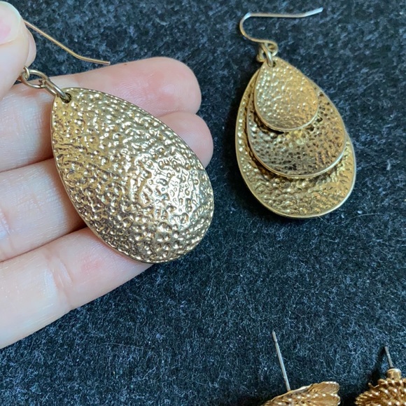 Golden various style vintage earrings lot - Picture 7 of 14